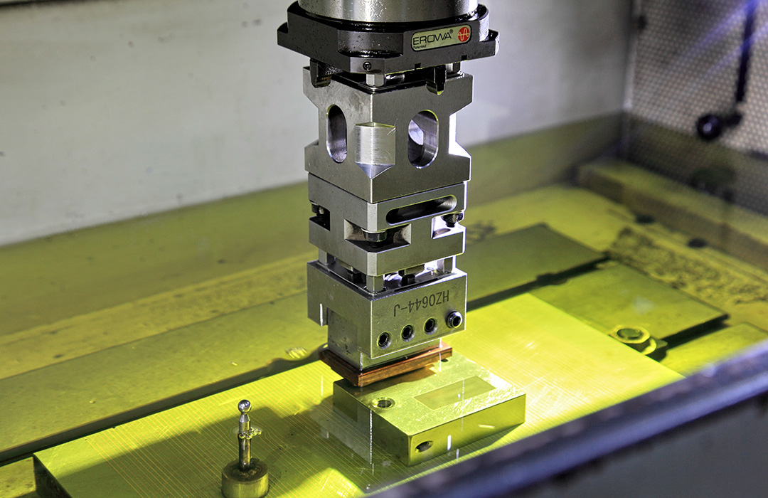 無(wú)線藍(lán)牙耳機(jī)模具 EDM加工.jpg